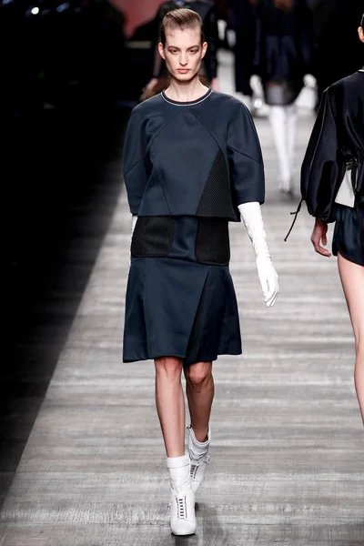 Look 15